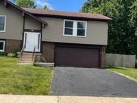 148 farm gate Ln bolingbrook, IL 60440